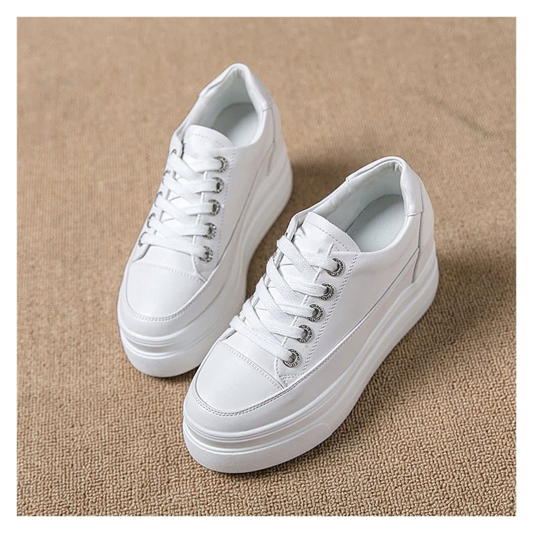 Women's white fashion sneakers 